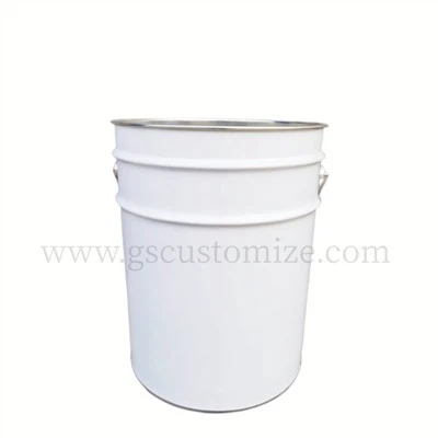 Tavuk kümesindeki metal bir kovada hangi eşyalar saklanabilir?